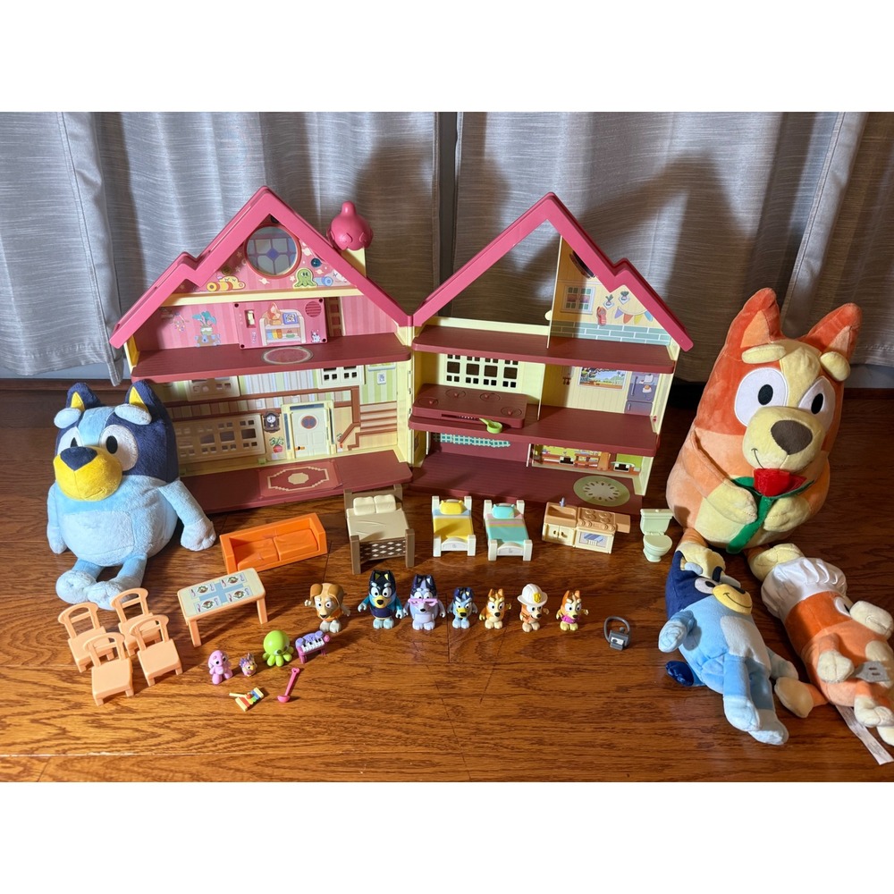 Bluey Ultimate Lights & Sounds Playhouse Furniture 7 Figures & 4 Plush Lot